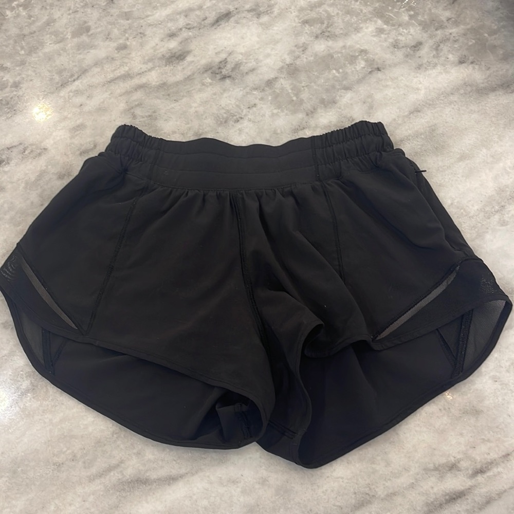 Lululemon Hotty Hot Low-Rise Lined Short 2.5"